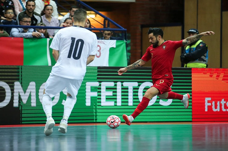 Kỹ Thuật Sút Bóng Mạnh Trong Futsal: Bí Quyết Ghi Bàn